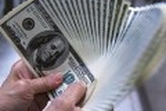 IMF says weaker dollar would help global growth