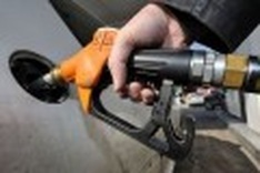 Oil price spikes to 2.5 year-high on Libya unrest