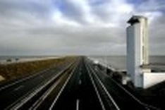 World learns from Dutch to keep head above water