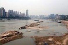China 'hit by power crunch' amid drought