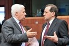 IMF approves 26 billion euro loan to Portugal