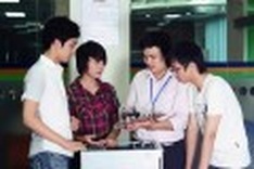 Vietnamese colleges in desperate need of foreign textbooks