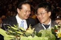 Overseas students go online with leaders
