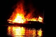 Tourist boat catches fire in Ha Long Bay