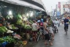 Rain hitting HCM City’s market workers in the pocket