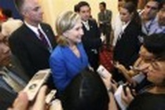 US Secretary of State Clinton arrives in Vietnam