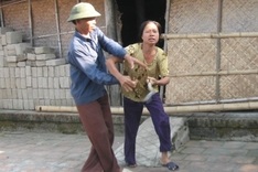 Mentally ill mother and daughter suffering in extreme poverty