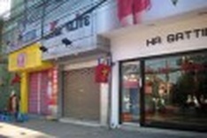 Many shops remain closed for Tet