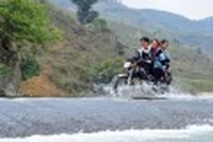 Hoping for a bridge to cross stunning Pieng Lao Stream