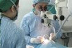 Vietnam provides free eye surgery for 200 disadvantaged Laotians