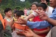 DTiNews delivers relief to flood victims