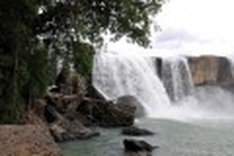 Imposing beauty of Dray Nur waterfall