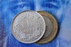 Swiss to spend 2 billion francs to counter strong franc