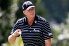 Tiger's reign in danger as Mickelson, Stricker eye PGA win