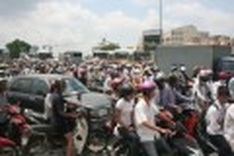 Hanoi urged to curb traffic congestion