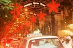 People rush to the streets to welcome Christmas