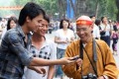 Thousands take to the streets to celebrate Hanoi's 1,000th birthday