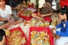 Unbranded, bogus foods, clothes rampant in HCM City