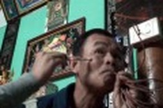 ‘Superman’ immune to electricity ... Wait