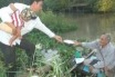 Rowman does charity work on Vi Binh canal