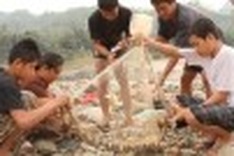 Vietnam urges Laos to delay dam by 10 years