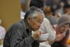 Vietnam students donate 900 bowls of pho to Japan