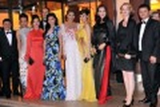 Vietnam female stars show off ao dai at Cannes