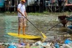 Aussie man rows to raise environmental awareness