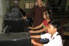 Long An monk helps disadvantaged kids