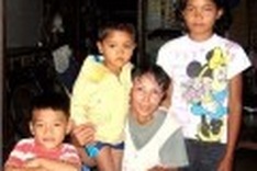 Vietnamese expat dedicates life to teaching poor