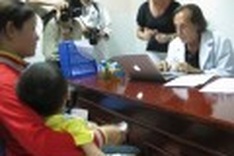 Famous Italian surgeon returns to help children