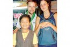 11 year old interpreter helps foreigners visit Tra Vinh