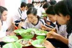 Social contributions will help reduce student dropouts in Mekong delta