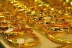 Gold makes sharp correction