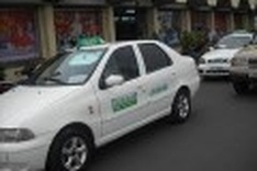 Illegal taxis plague HCM City streets