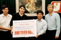 Bubble artist donates proceeds to charity program