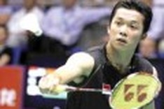Minh advances, Hidayat crashes in Japan