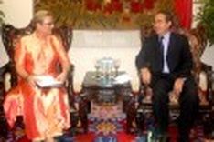 Deputy PM receives Chief of UNESCO in Hanoi