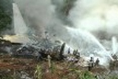 160 feared dead in India air crash, some survivors