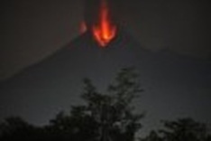 Panicked Indonesians flee deadly volcano