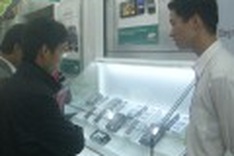 Slow-going for iPhone in Vietnam