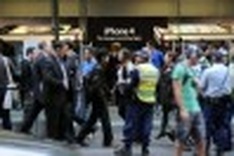 'Nightmare' start for iPhone 4's latest launch