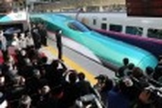 Japan launches 'Hayabusa' bullet train