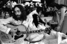 New photos of John Lennon appear after 40 years