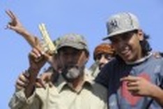 Kadhafi caught with golden gun: fighters