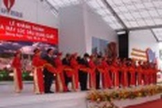 PM cuts ribbon for Dung Quat oil refinery