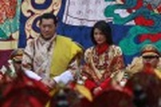King of Bhutan marries his commoner bride