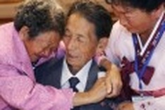 North Korea proposes reunions of separated families: media