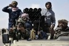 Rebels battle for control of Libyan oil town