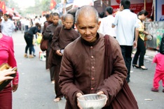 Roaming "monks" descend on Tay Ho Pagoda
